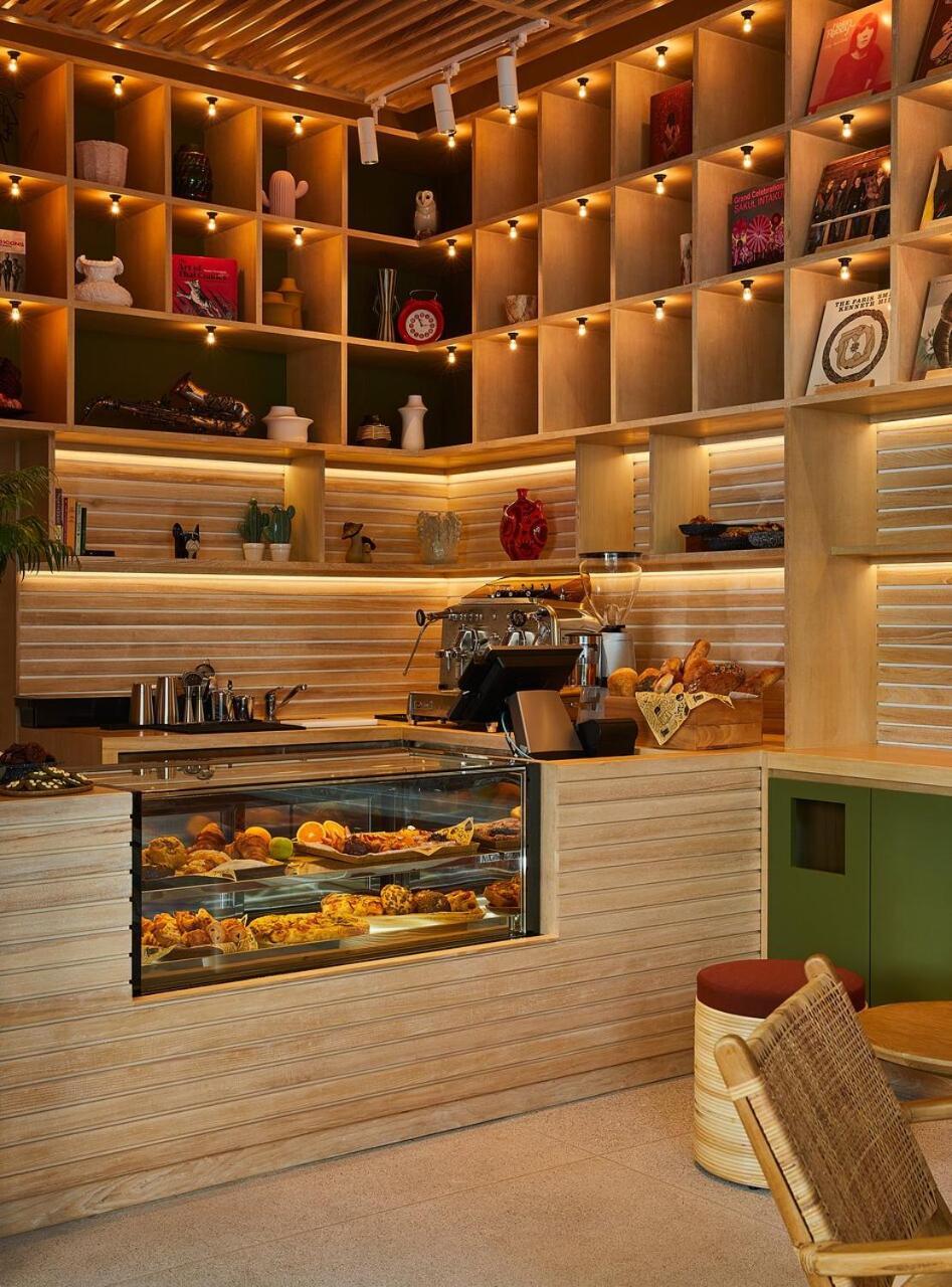 Hotel The Standard, HHQ Zewnętrze zdjęcie A coffee shop in Athens, Greece